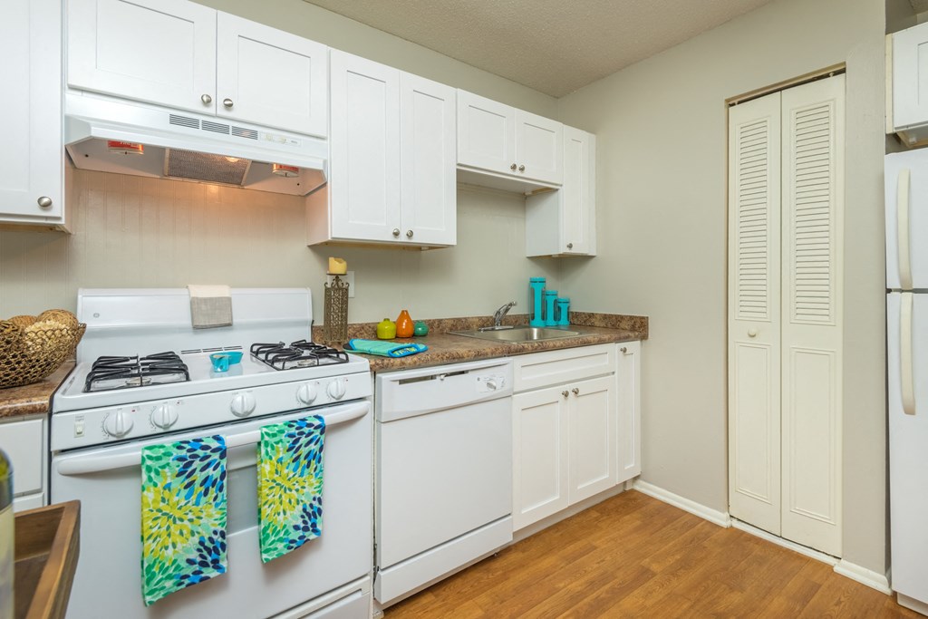 Electric Range In Kitchen at The Pointe at Midtown, Raleigh, North Carolina