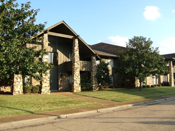 4950 Willow Creek Drive 1-3 Beds Apartment for Rent - Photo Gallery 2