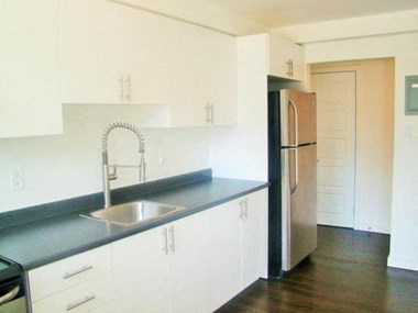 169 Lancaster St W Studio-3 Beds Apartment for Rent - Photo Gallery 1