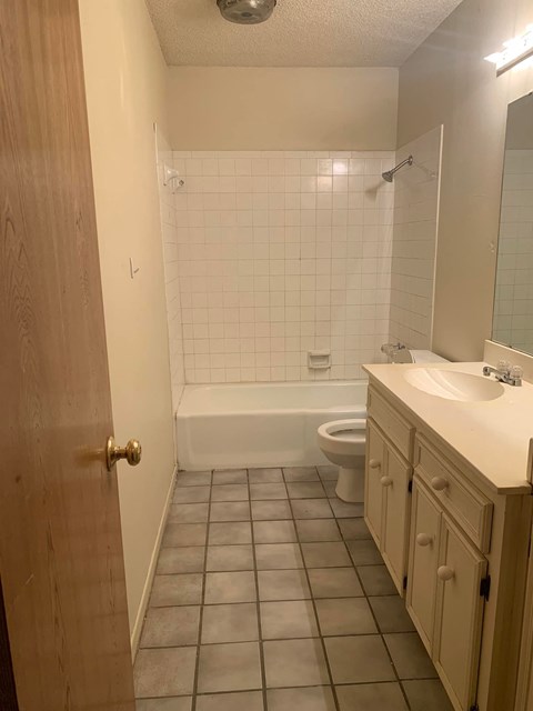 4694 Royal Court Circle 3 Beds Apartment for Rent