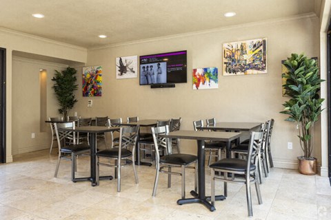 Clubhouse seating with tables l Quailwood Apts in Stockton 