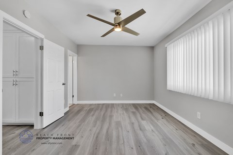 the living room of a new home with wood flooring and a ceiling fan