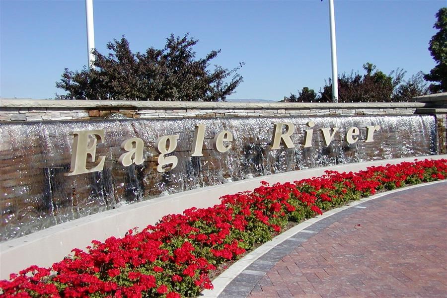 a sign for echo river with flowers in front of it