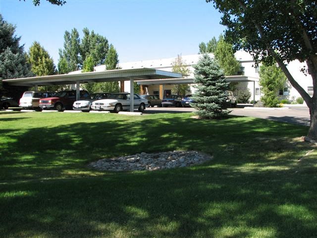 a parking lot with cars parked in front of a building