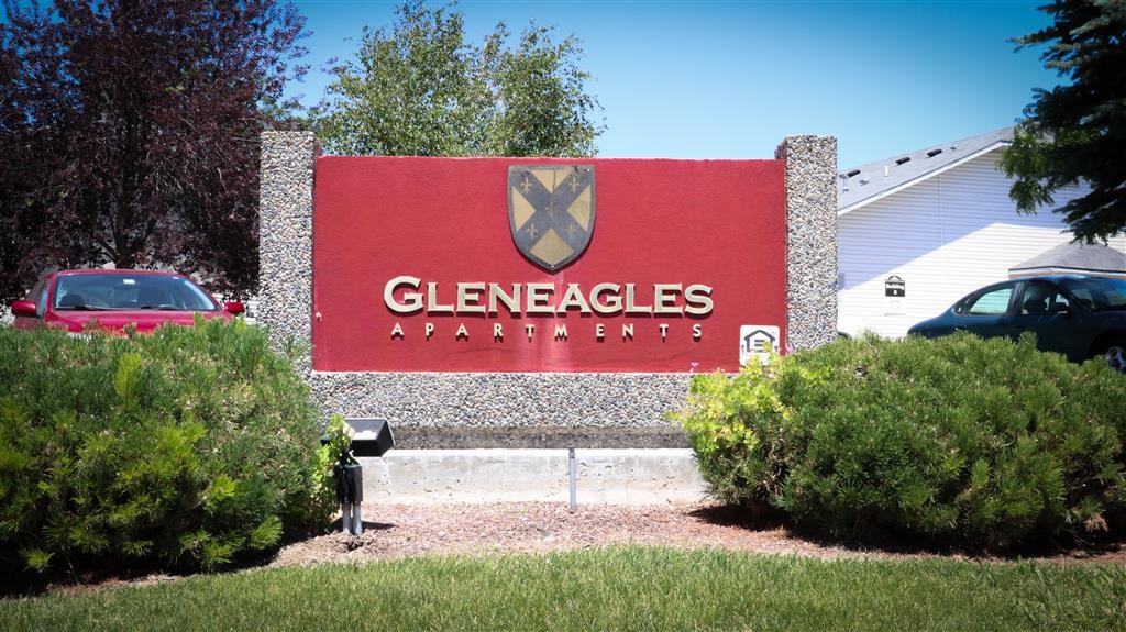a sign for the glen eagleville apartments in front of a parking