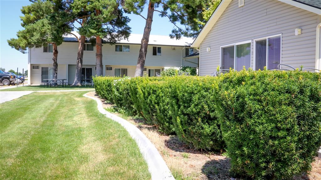 a sidewalk in front of a house