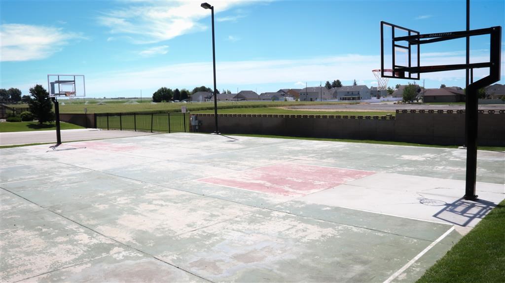 the basketball court is empty and ready for players to play
