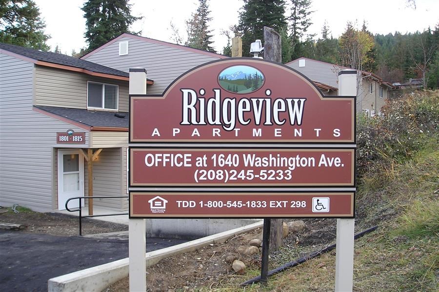 a sign for ridgeway apartments in front of a house