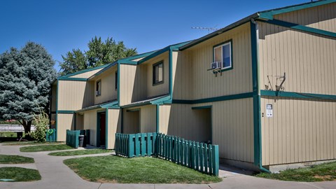 the building where the motel is located
