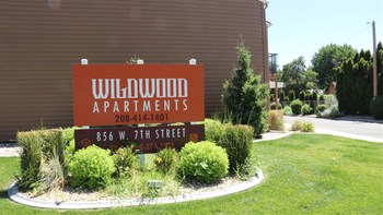 856 W 7th St 1-2 Beds Apartment for Rent - Photo Gallery 2