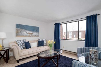 1717 - 1735 Caravelle Dr. 1-2 Beds Apartment for Rent - Photo Gallery 3