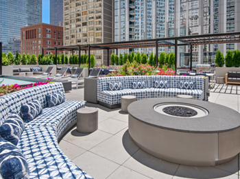 Expansive Sundeck with Fire Pit at One East Delaware, Chicago, IL