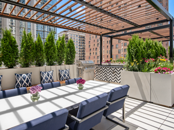 Sundeck at One East Delaware, Chicago, Illinois