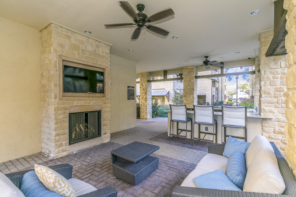 the preserve at ballantyne commons living room with fireplace and dining area