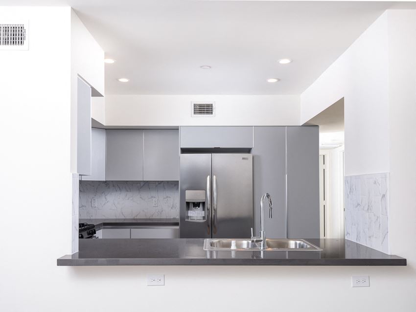 Kitchen with Breakfast Bar Kitchen with Breakfast Bar - Photo Gallery