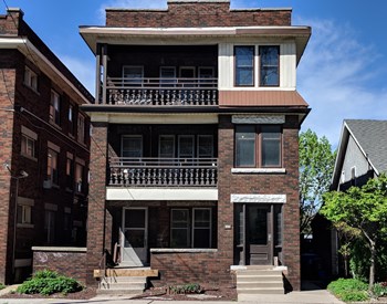 2 Bedroom Apartments For In Hamilton On Café 991 Main Street East 2 Beds Apartment For Photo Gallery 1