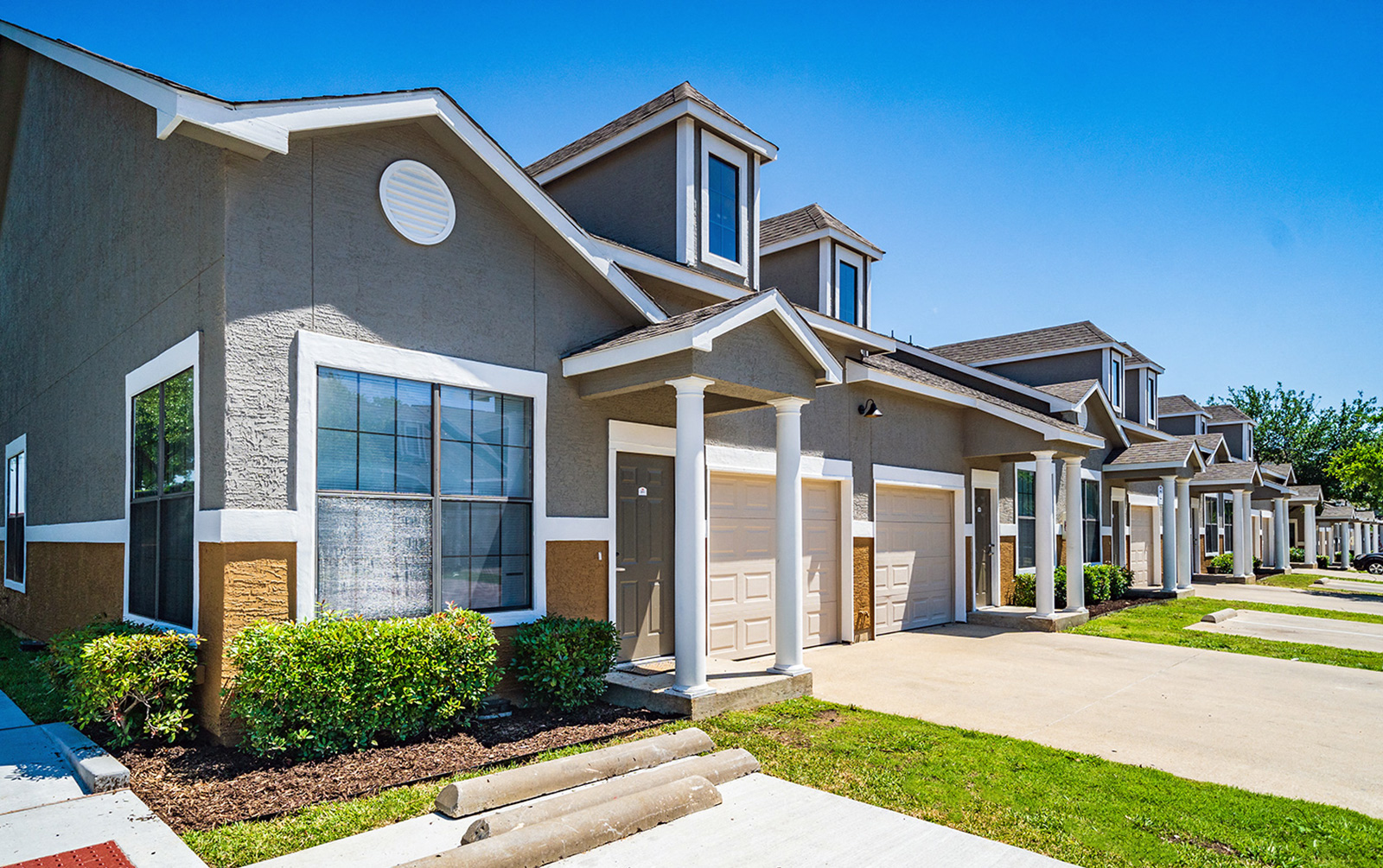 Beckley Townhomes Apartments in Dallas, TX