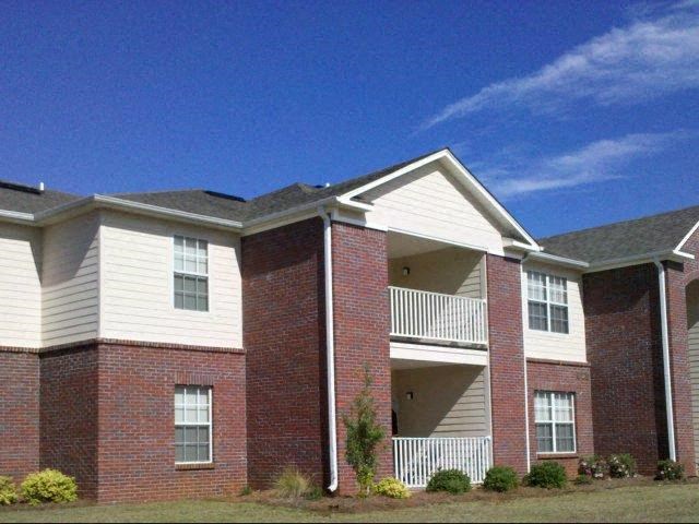 Building Exterior at Heron Cove, Enterprise, Alabama