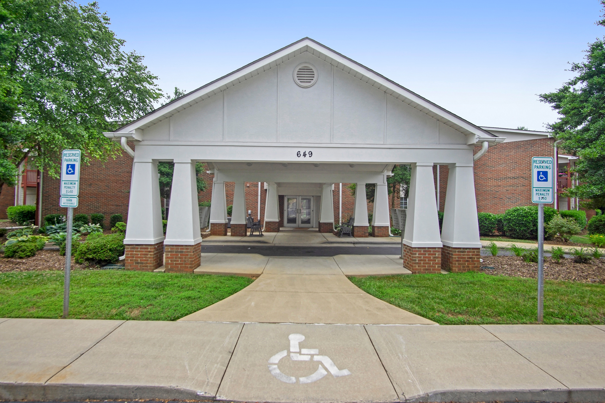 Villas On Dalton Apartments, 649 W. Dalton Rd., King, NC RentCafe