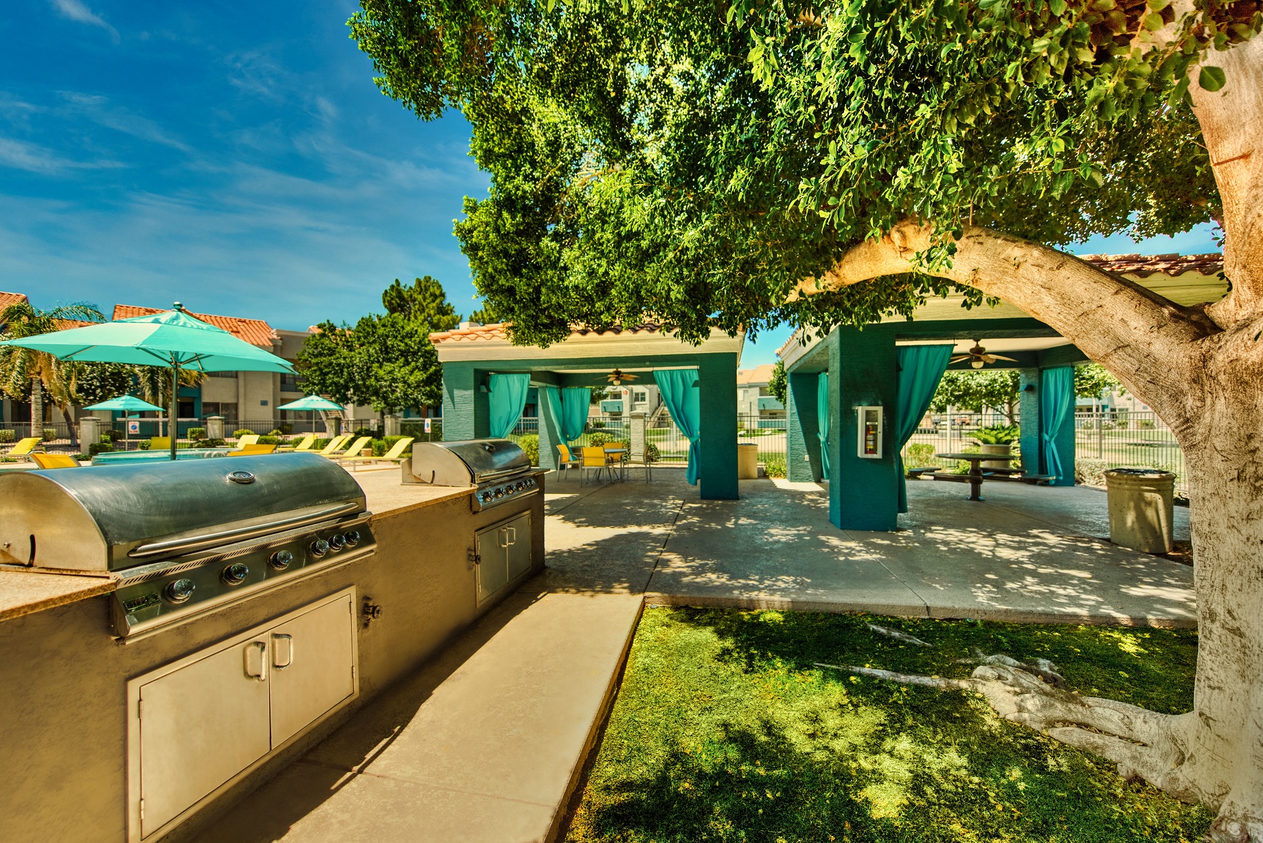 Galleria Palms Grilling Area