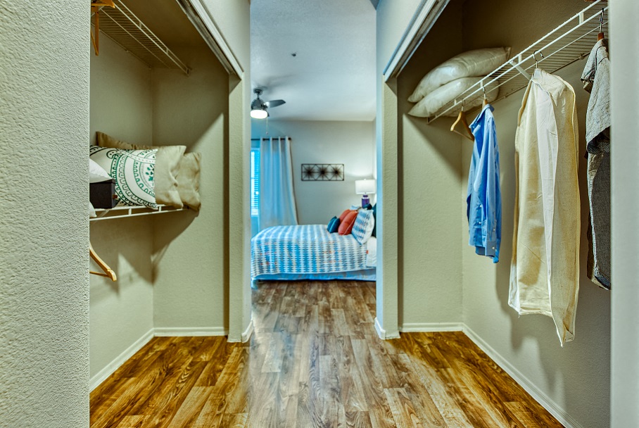 Galleria Palms Model Walk in Closet