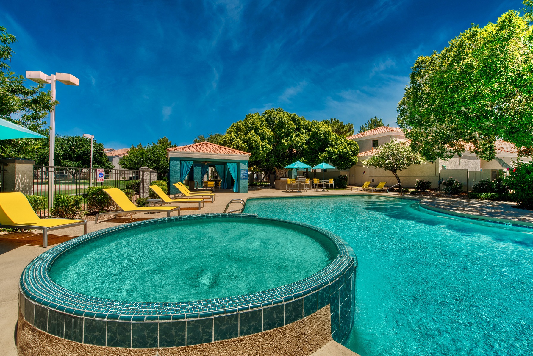Galleria Palms Pool and Hot Tub