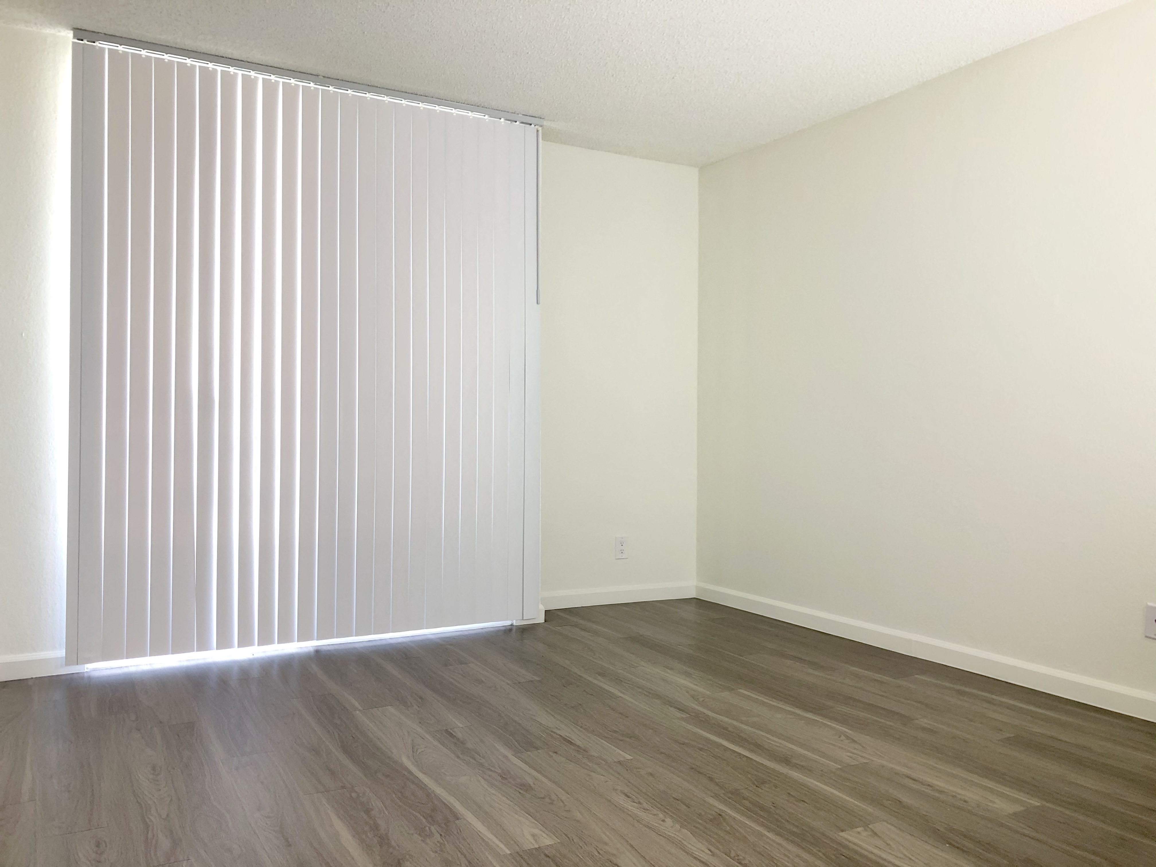 1bd/1ba in Hollywood at 1853 Whitley Ave