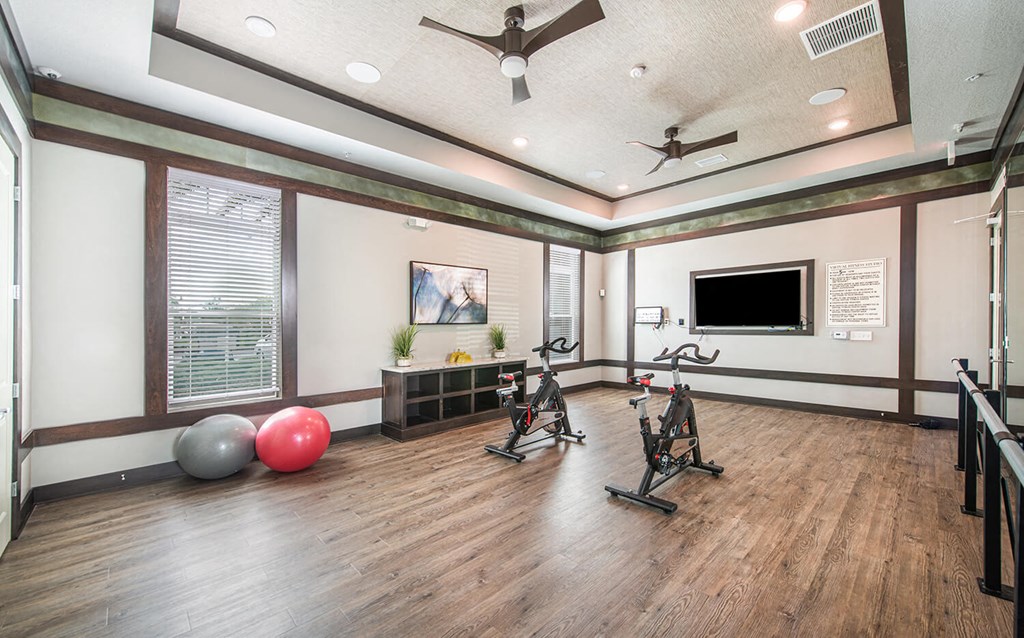 the gym at the monarch apartments