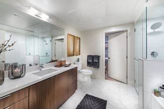 580 Anton Costa Mesa, CA 2 Bedroom Bathroom - Photo Gallery 4