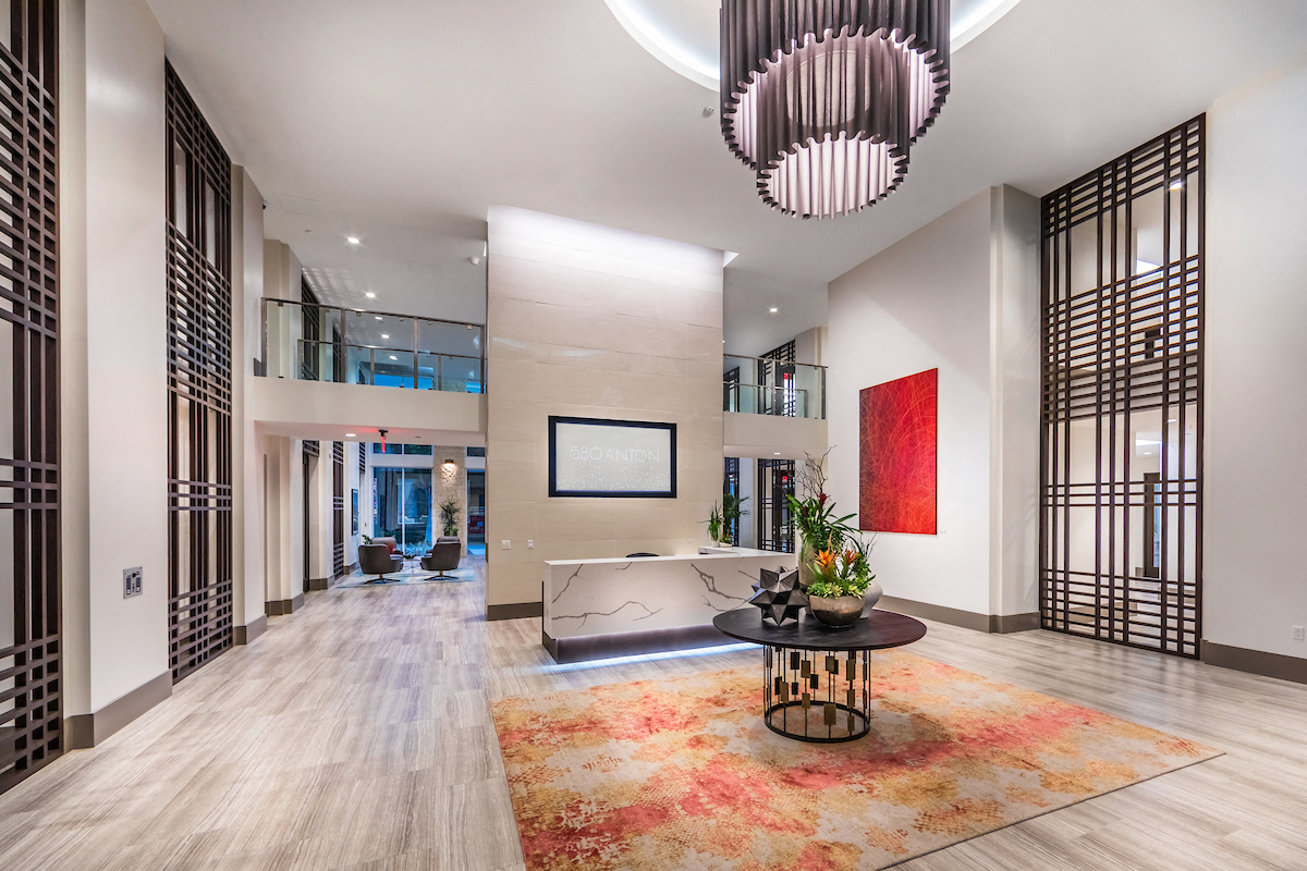 580 Anton Costa Mesa, CA Lobby