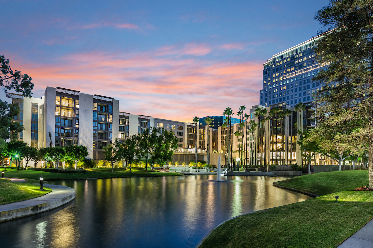 580 Anton Costa Mesa, CA Exterior Lake View