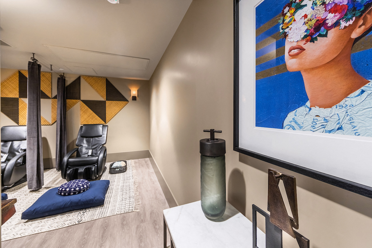 580 Anton Costa Mesa, CA Relax Room