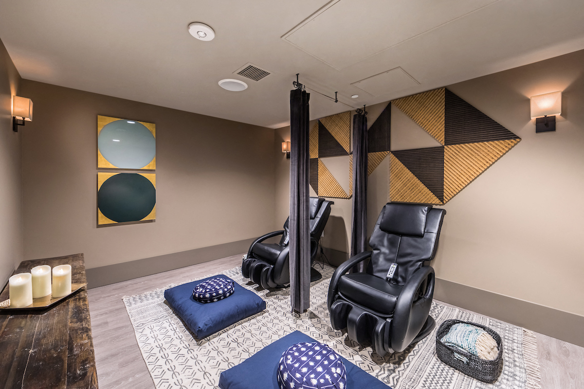 580 Anton Costa Mesa, CA Relax Room