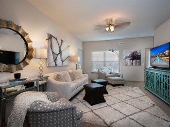 1300 E Meadowlark Blvd 1-2 Beds Apartment for Rent - Photo Gallery 3