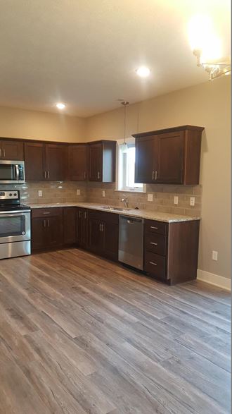 705 Folsom Ln 3 Beds Apartment for Rent