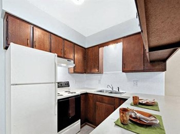 900 Long Blvd. 1-3 Beds Apartment, Home, Townhouse for Rent - Photo Gallery 3