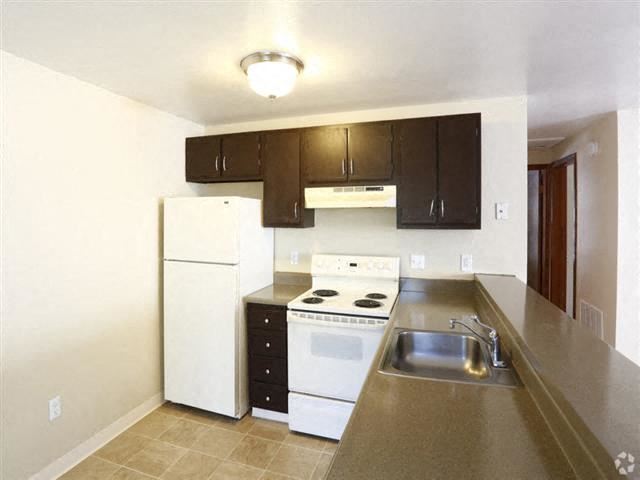 1599 Twin Oaks Dr. 1-3 Beds Apartment, Home, Townhouse for Rent - Photo Gallery 1