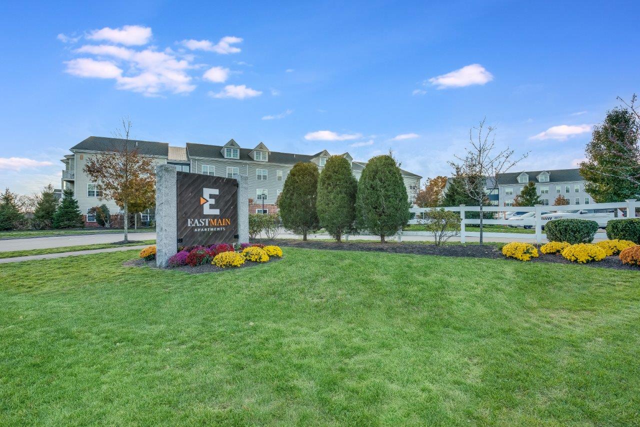 Monumental Sign at East Main, Norton