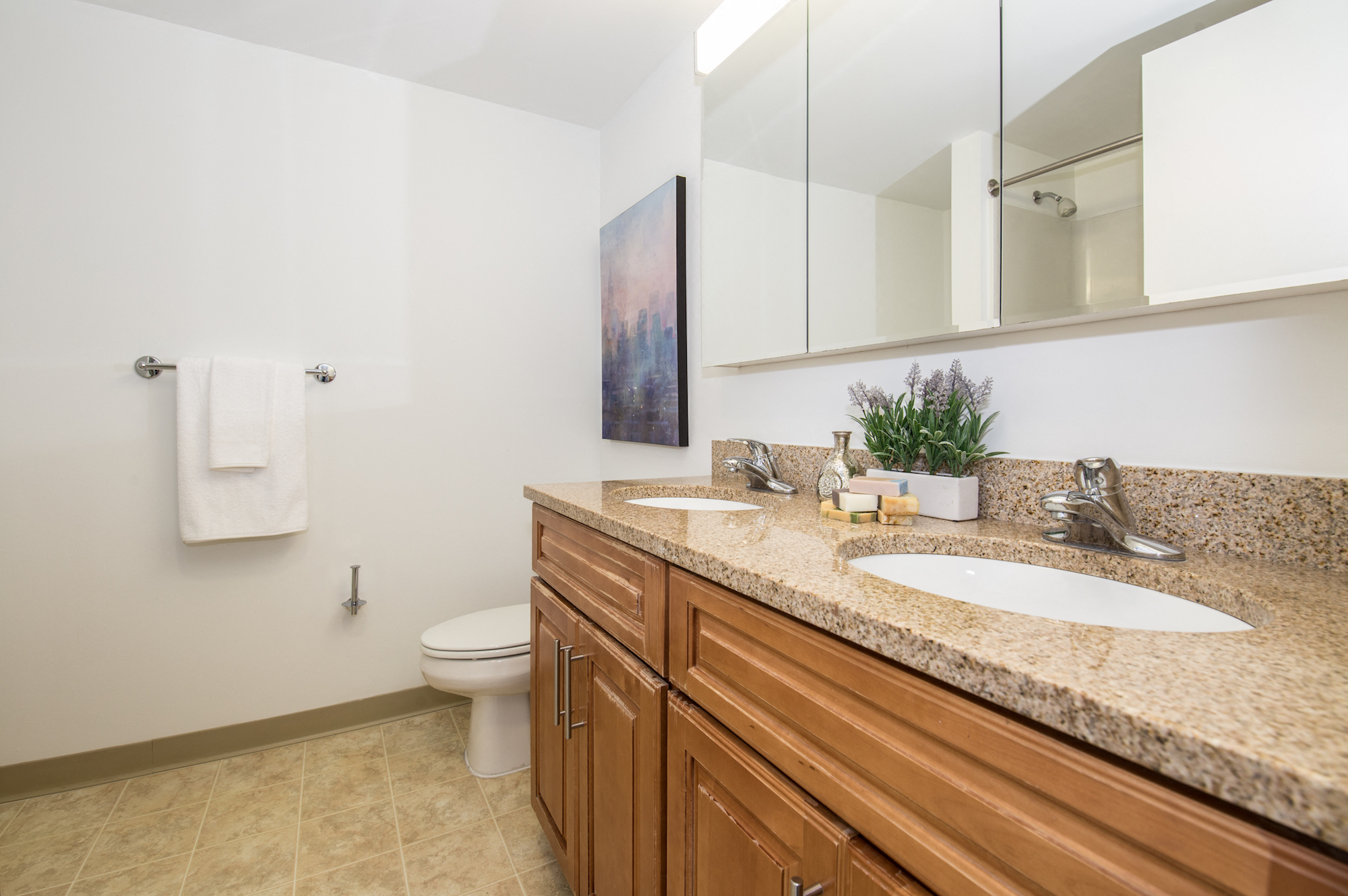 Navona 2BR Up A Bathroom