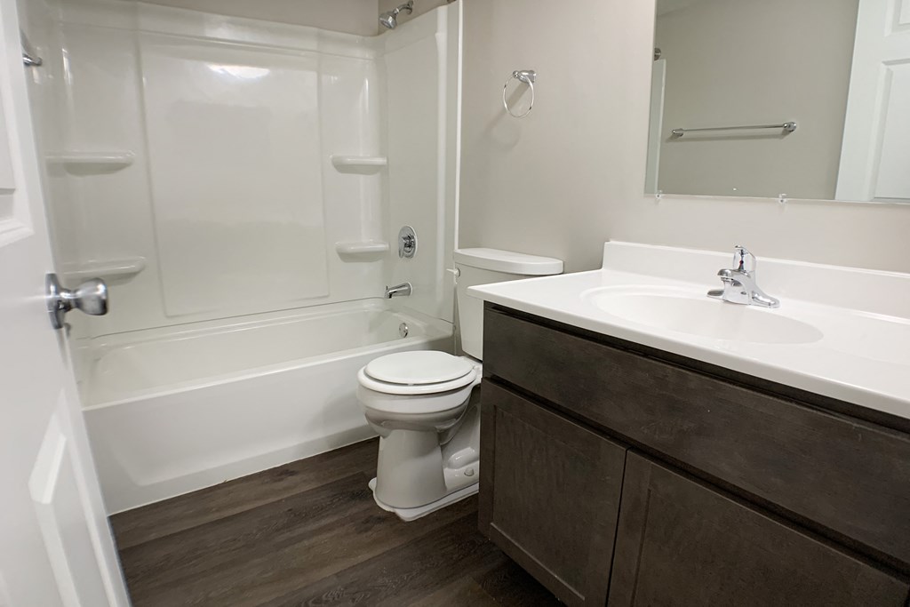 Bathroom with bath tub at Miamisburg by the Mall, Miamisburg, OH, 45342