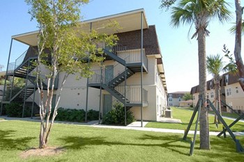 10500 Hayne Blvd 1-2 Beds Apartment for Rent - Photo Gallery 2