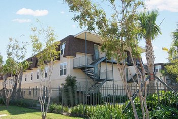 10500 Hayne Blvd 1-2 Beds Apartment for Rent - Photo Gallery 3
