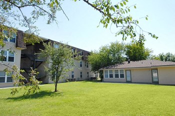 10500 Hayne Blvd 1-2 Beds Apartment for Rent - Photo Gallery 5