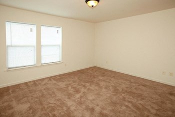 10500 Hayne Blvd 1-2 Beds Apartment for Rent - Photo Gallery 11