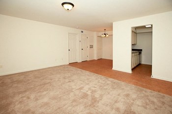 10500 Hayne Blvd 1-2 Beds Apartment for Rent - Photo Gallery 8