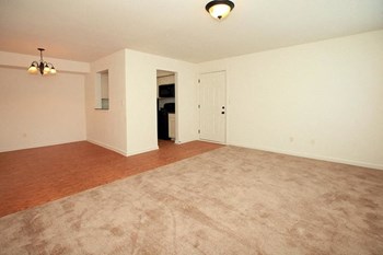 10500 Hayne Blvd 1-2 Beds Apartment for Rent - Photo Gallery 9