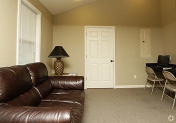 10500 Hayne Blvd 1-2 Beds Apartment for Rent - Photo Gallery 17