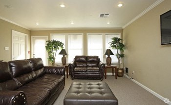 10500 Hayne Blvd 1-2 Beds Apartment for Rent - Photo Gallery 20