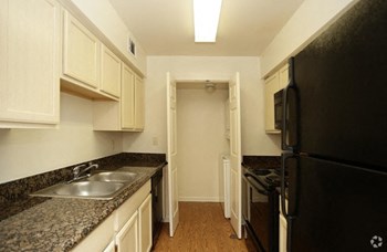 10500 Hayne Blvd 1-2 Beds Apartment for Rent - Photo Gallery 15
