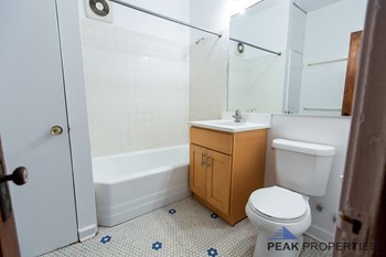 1104 N. Oakley Blvd. 2-3 Beds Apartment for Rent - Photo Gallery 7